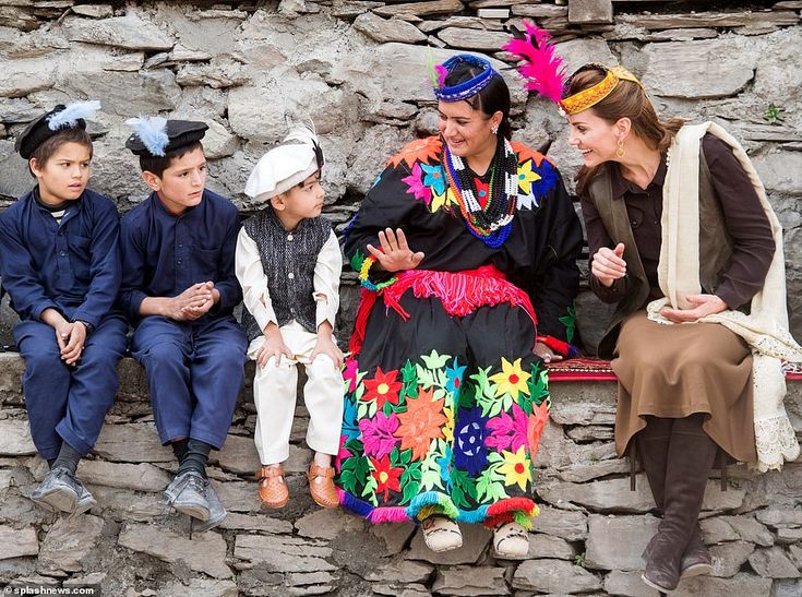 Duke and Duchess don traditional Pakistani headwear